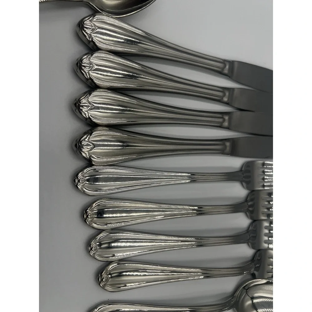 Gorham Melon Bud 18/10 Stainless Steel 20pc Placement For 4. PLEASE SEE ALL PICS